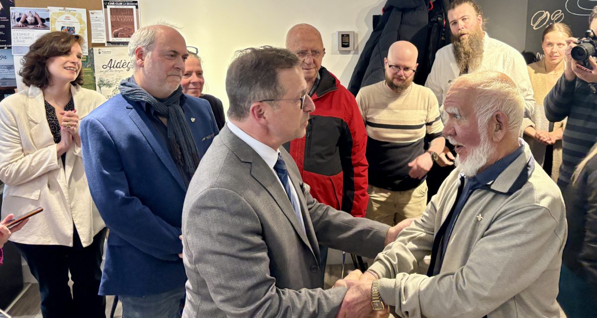 Bloc leader Yves-François Blanchet visits Lachute