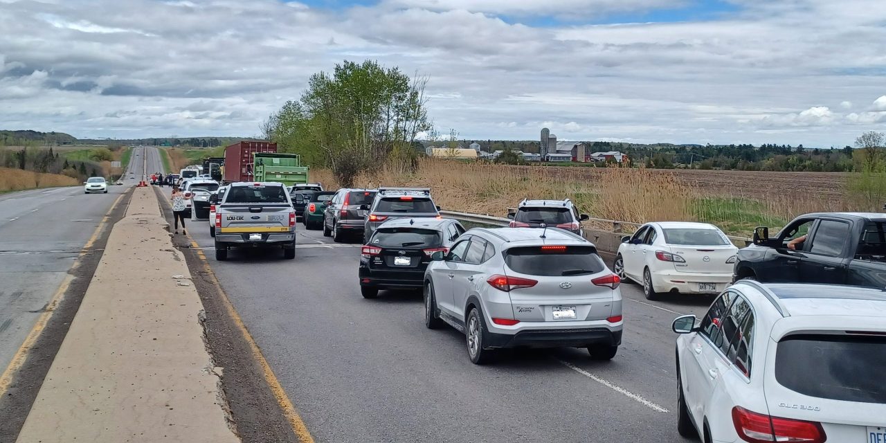 Collision stops traffic on Autoroute 50 near Lachute