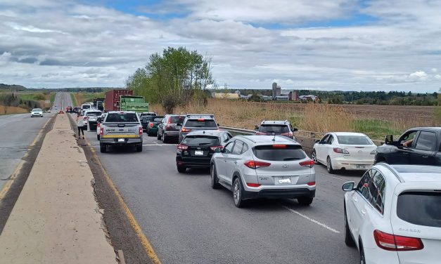 Collision stops traffic on Autoroute 50 near Lachute