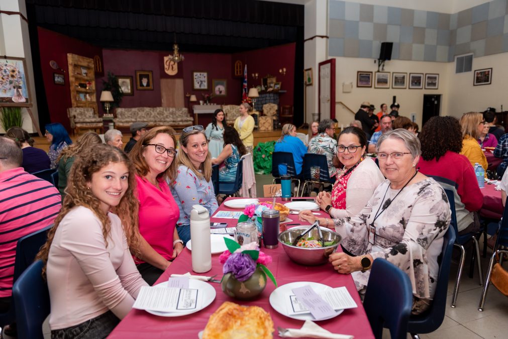 Scène de la pièce de théâtre au dîner mystère