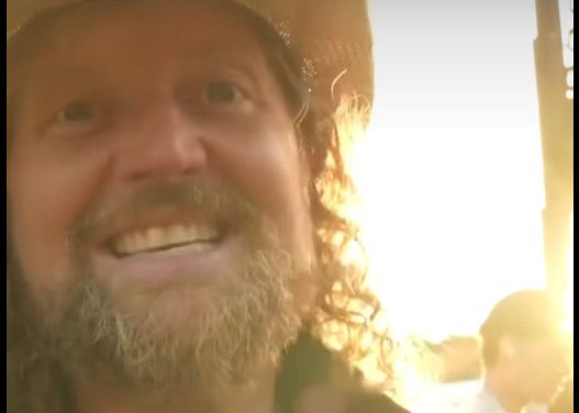 MAGA musician performs in Alfred and Plantagenet