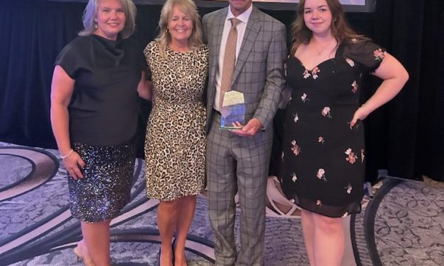 Mark Henderson receives award from provincial funeral association