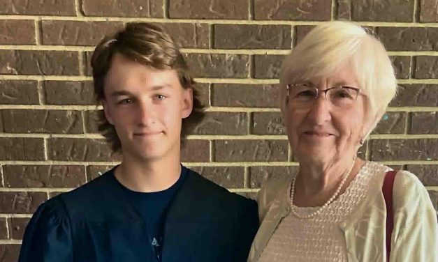 LRHS grads receive scholarship