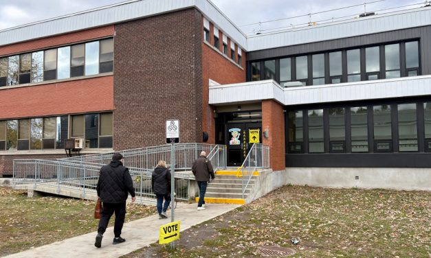 Bigras-Denis re-elected as mayor; Équipe Vision Lachute sweeps council