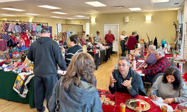Salon des Artisans Craft Show draws eager holiday shoppers to Chute-à-Blondeau