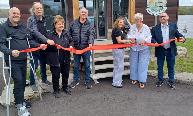Café adds to enjoyment of Grenville waterfront