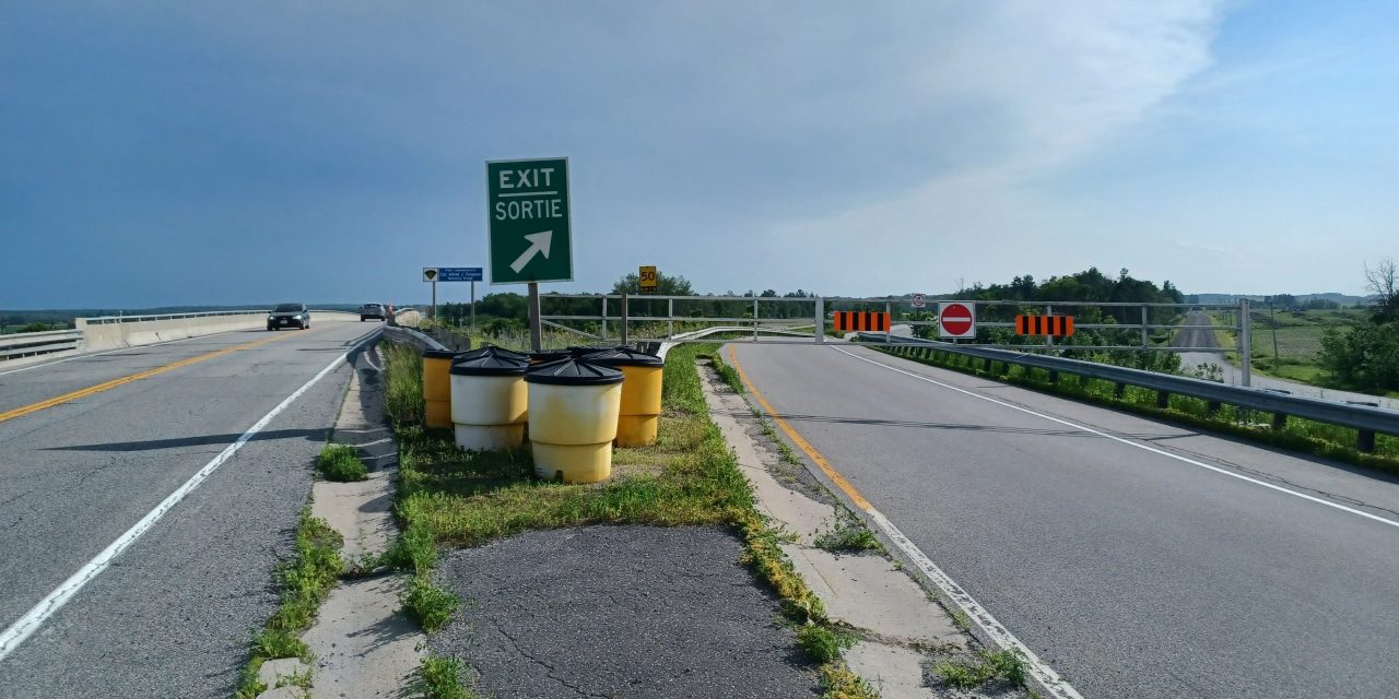 Buckled concrete damages vehicles and closes Highway 417
