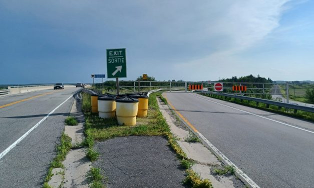 Buckled concrete damages vehicles and closes Highway 417