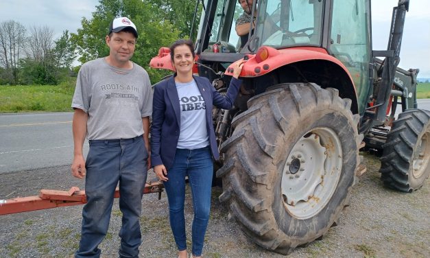 MP’s farm visit turns to Alto discussion