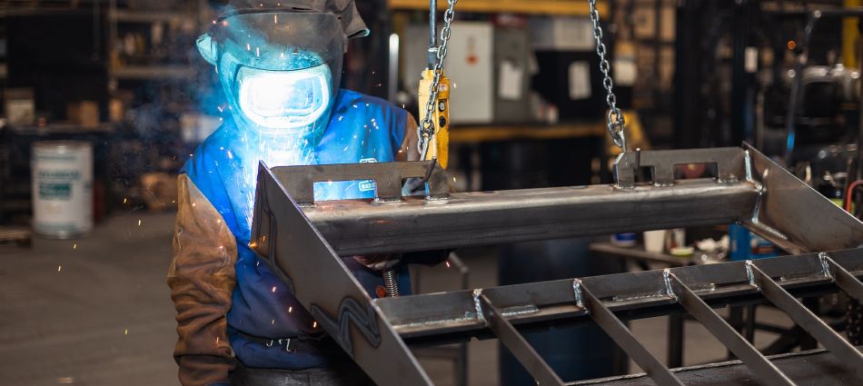 20250331 THK Welder In Shop 1900x950