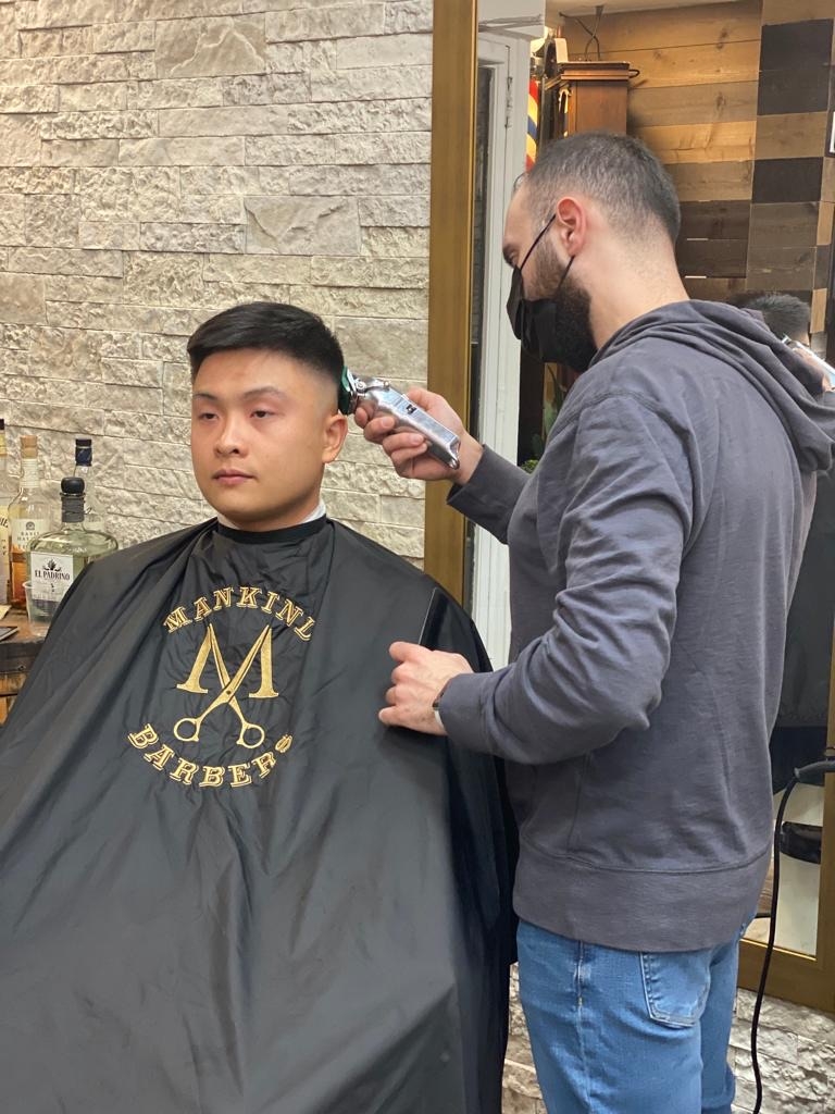What are the key ingredients to look for in a high-quality beard growth oil?