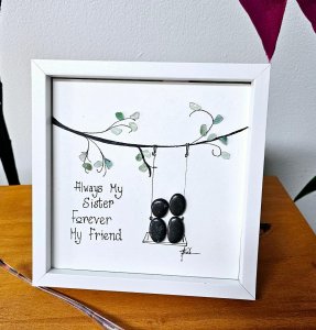 Pebble Art "Sisters"