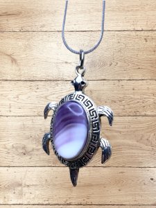 Quahog Shell Wampum Turtle Pendant Necklace