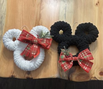 Christmas Mickey and Minnie Mouse