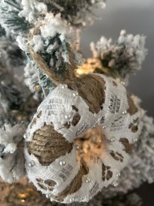 Jute, lace and pearls ornament