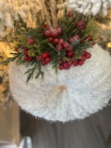 Chunky Yarn mistletoe ornament