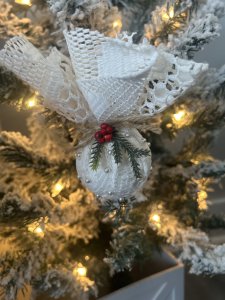 Mini mistletoe ornament