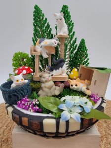 Cat diorama with mosaic base, cat fairy garden, miniature collectable, mini scene, mini world