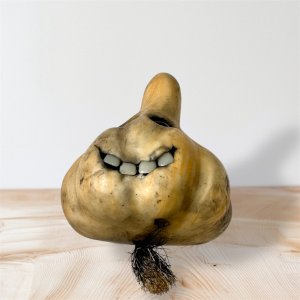 Garlic with a Face Garlic with a Face, Halloween, vegan, Italian, chef gift, gardener gift, funny, creepy, spooky, teeth, gag gift, one of a kind, vegetable, anthropomorphic, kitchen decor