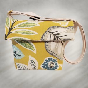 Jaquie: 3-Way Crossbody Bag & Keychain