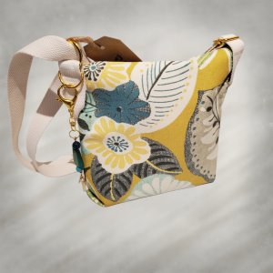 Jaquie: 3-Way Crossbody Bag & Keychain