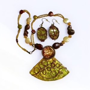 Recycled CD's Turn Into Jewelry