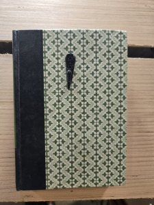 Book Hooks – Where Stories Hang with Style