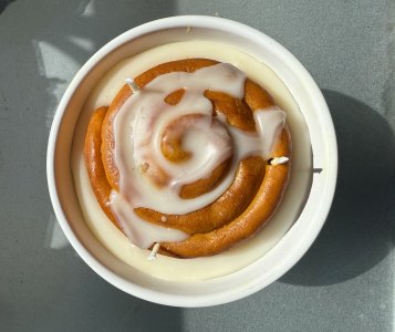 Cinnamon Bun Candles