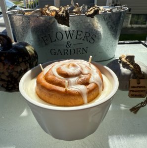 Cinnamon Bun Candles