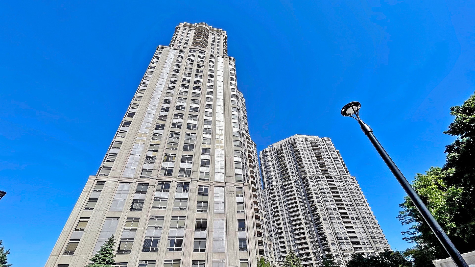 290235 Kingsbridge Garden Circle, Mississauga