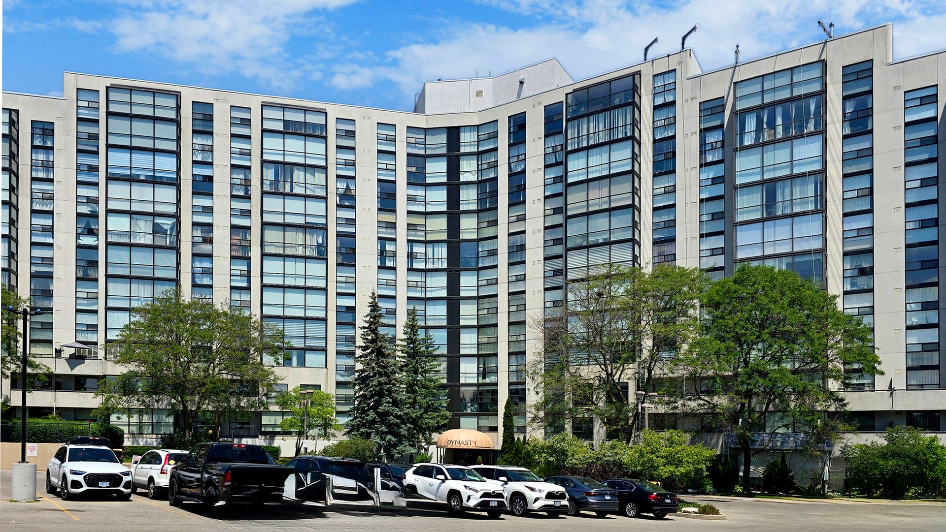 1007-30 Harding Boulevard West, Richmond Hill