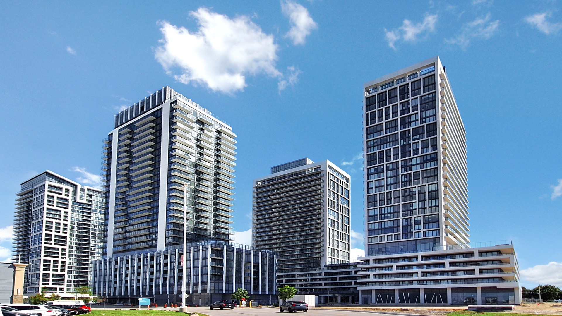 LPH106-8960 Jane Street, Vaughan