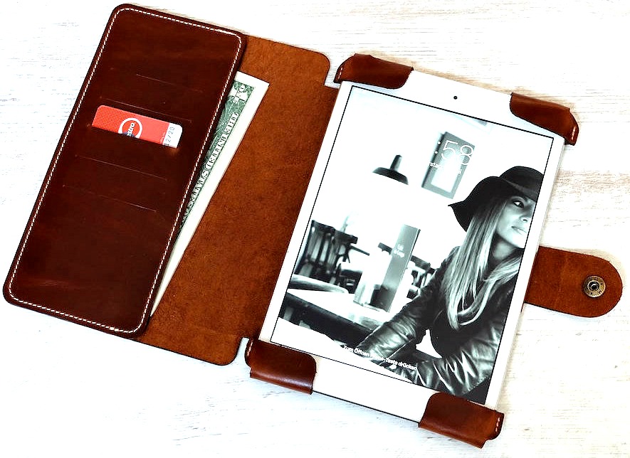 The Best Travel Gifts for Men (He'll Actually Like!)