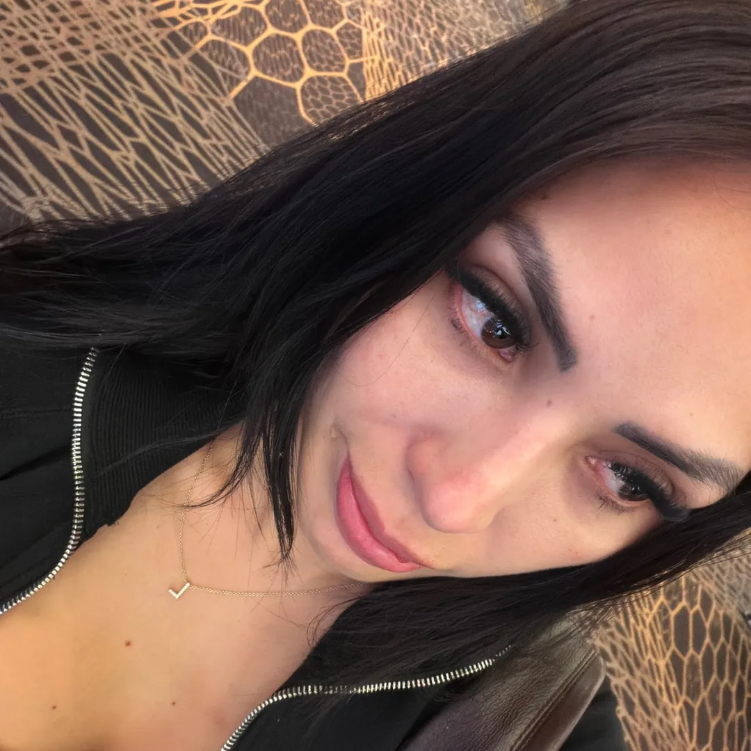@leslyreynas TikTok profile avatar