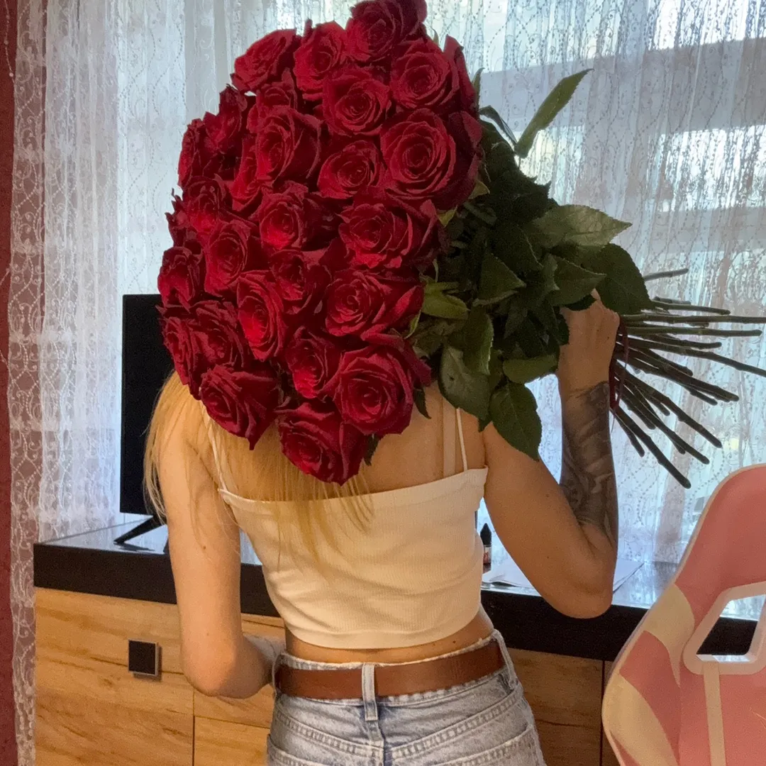 @neznakomka1995 TikTok profile avatar