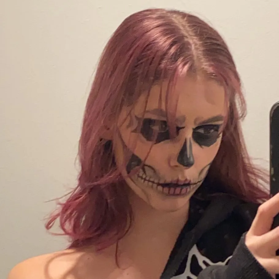 @sadbittyeva TikTok profile avatar