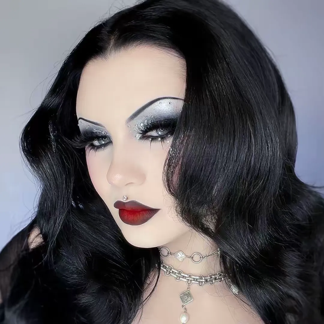 @vocallyshook TikTok profile avatar