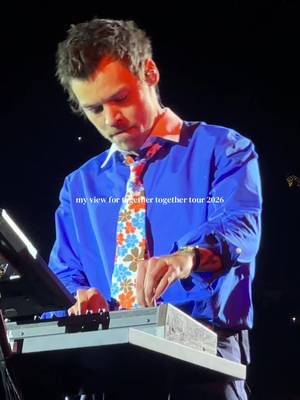 kiss & circle pit i love you forever @HSHQ #harrystyles #togethertogethertour #loveontour #kissco #london harry styles together together tour amsterdam opening night love on tour