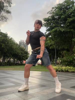 i love this dance #tiktokVN #danceinpublic