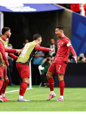 Diogo Dalot is always there for Ronaldo. ❤️