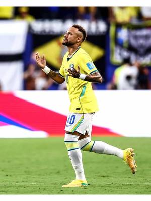 Neymar Jr. subs on to make his first appearance for Brazil in 981 days. HE’S BACK 👑