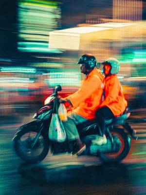 the best photography technique for rainy nights 📸 #photographer #pov #bangkok #travel