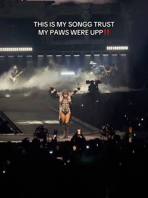 SHE SANG THIS SPECIFICALLY FOR ME @ladygaga I’LL ALWAYS BE YOUR LITTLE MONSTER😛 #ladygaga #mayhemball #losangeles #pawsup #mayhem