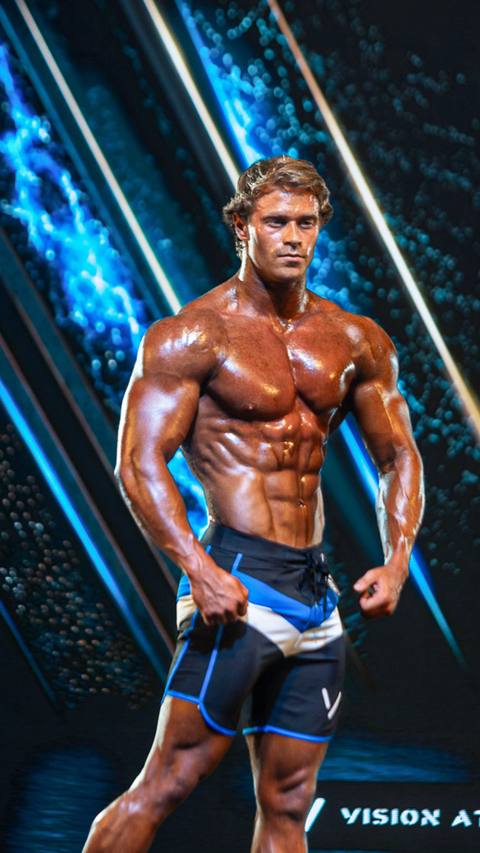 first show in the books, honestly was hands down the best experience.. from the dieting to the cardio and finally presenting myself on stage 🙏 15 weeks out let’s run it all back for nationals