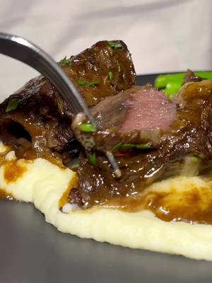 Replying to @Lydia Russell Braised short ribs in red wine & coke served with cheesy dinner rolls ๐ค๐ป #fyp #foodfromscratch #breadtok #cooktok