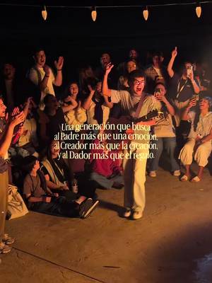 Una generación que no corre tras emociones pasajeras, sino tras la presencia eterna de Dios. Que no ama más los dones que al Dador. Que no admira más la creación que al Creador. Que no busca experiencias, sino intimidad. Porque cuando encontramos a Cristo, todo lo demás pierde su lugar en el trono. Señor, levanta una generación que te quiera a Ti más que todo lo que puedes dar. 🤍