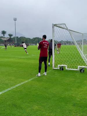 Goleiros inspirados no dia de hoje! 🧤 #Treino #Flamengo #Futebol #Goleiro