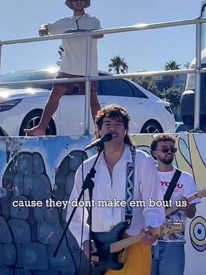 first time playing my original song & didn't expect a reaction like that at the end 🥰 #publicsinging #reaction #music #streettalk 