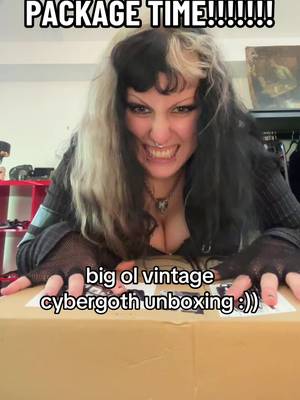 AAURJFKFISKRY yayyy @LipService1985 @MissNeedles #cyberlox #lipservice #unboxing #vintage