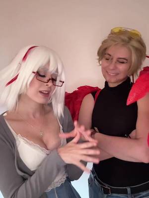 When Fuyumi is around Hawks the cracks in the perfect daughter pantomime start to show…  @💥BAKUJOY💥  #todorokifamily #fuyumitodoroki #fuyumitodorokicosplay #myheroacademia #myheroacademiacosplay 